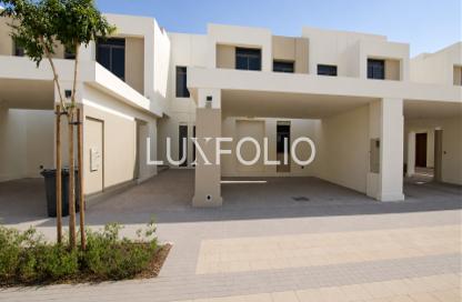Townhouse - 3 - 3 for rent in Hayat Townhouses - Town Square - Dubai