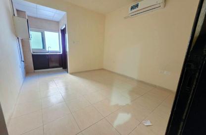 Apartment - Studio - 1 for rent in Muwailih Building - Muwaileh - Sharjah