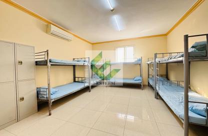 Labor Camp - Studio - 7+ for rent in M-33 - Mussafah Industrial Area - Mussafah - Abu Dhabi