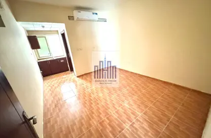 Apartment - 1 Bathroom for rent in Muwailih Building - Muwaileh - Sharjah