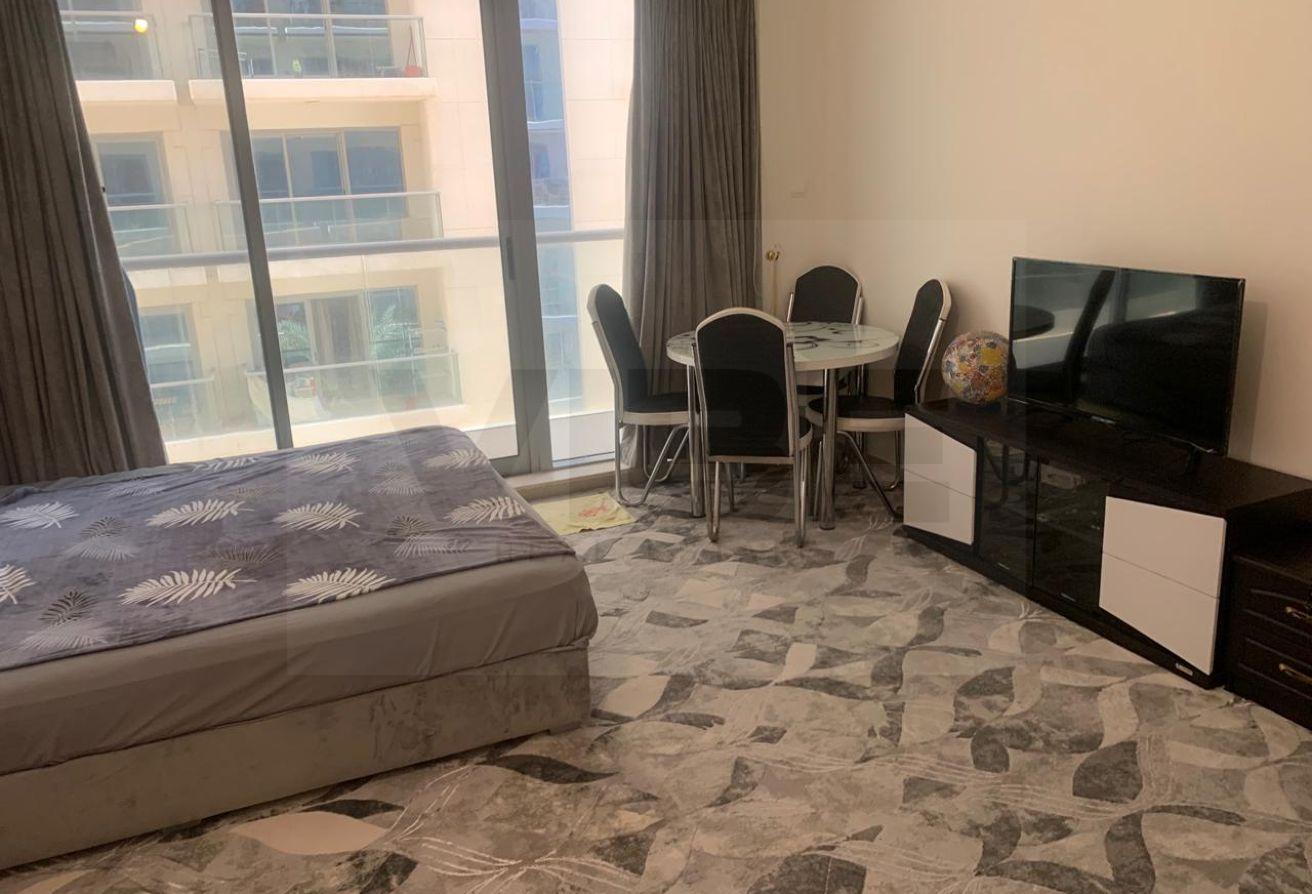 Furnished Studio I Available mid June