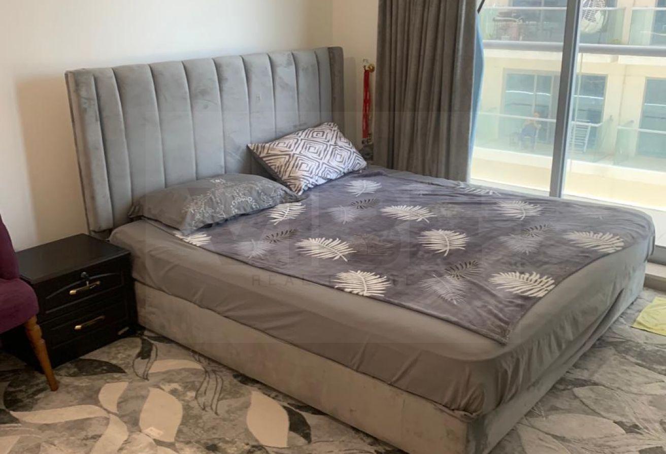 Furnished Studio I Available mid June