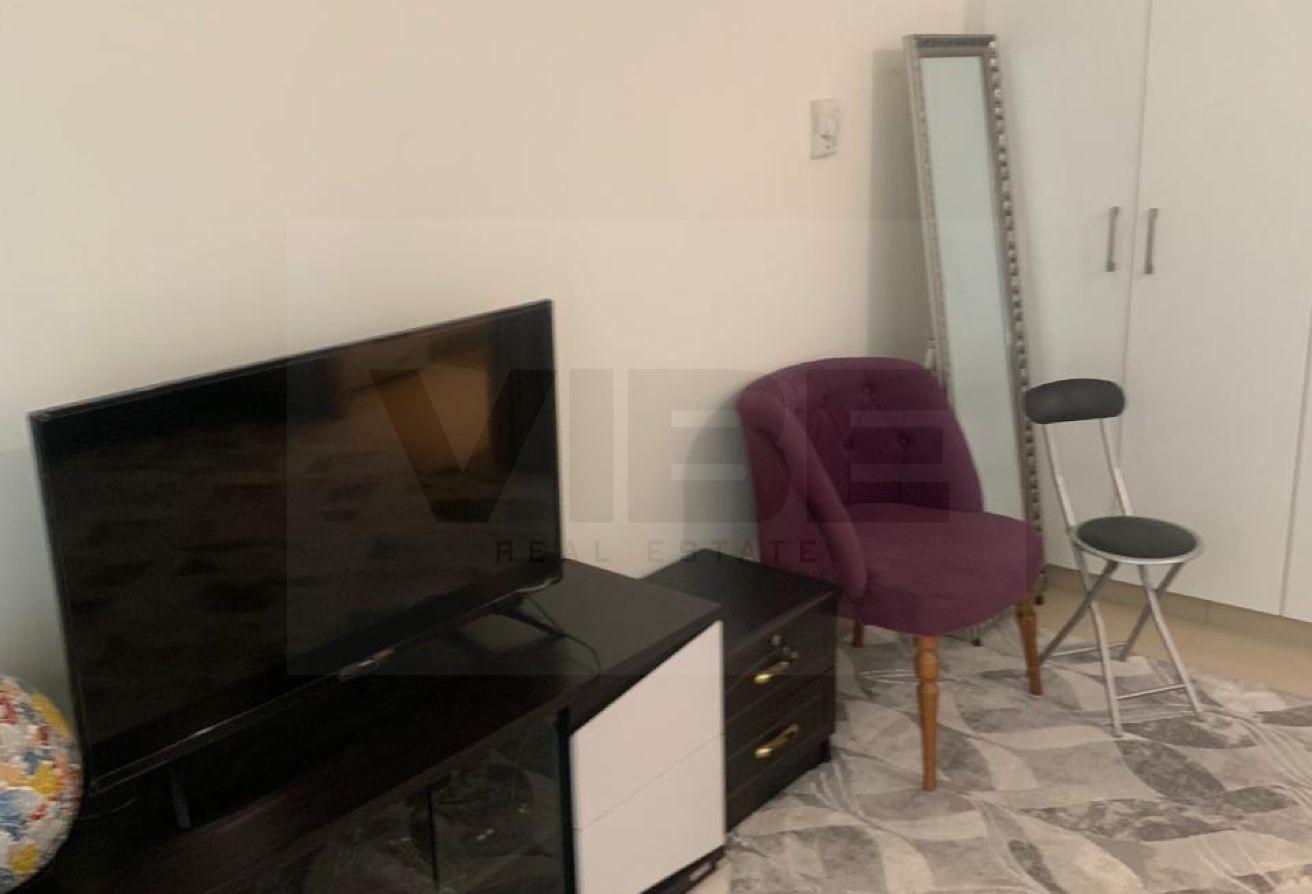 Furnished Studio I Available mid June