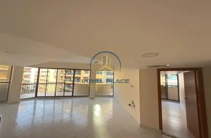 Apartment - 3 Bedrooms - 3 Bathrooms for rent in Golden Sands 1 - Mankhool - Bur Dubai - Dubai