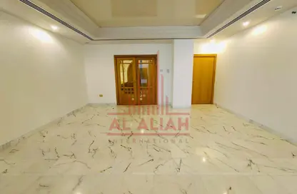 شقة - 2 غرف نوم - 2 حمامات للايجار في شارع الكورنيش - أبوظبي