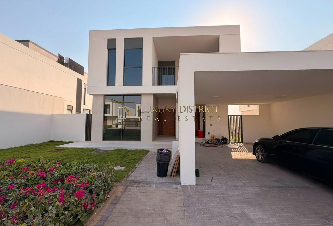 Landscaped | Brand New | Golf view Villa photo 2
