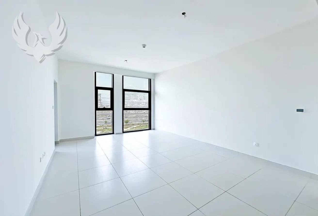 Vacant Mid October | Well Maintained photo 6