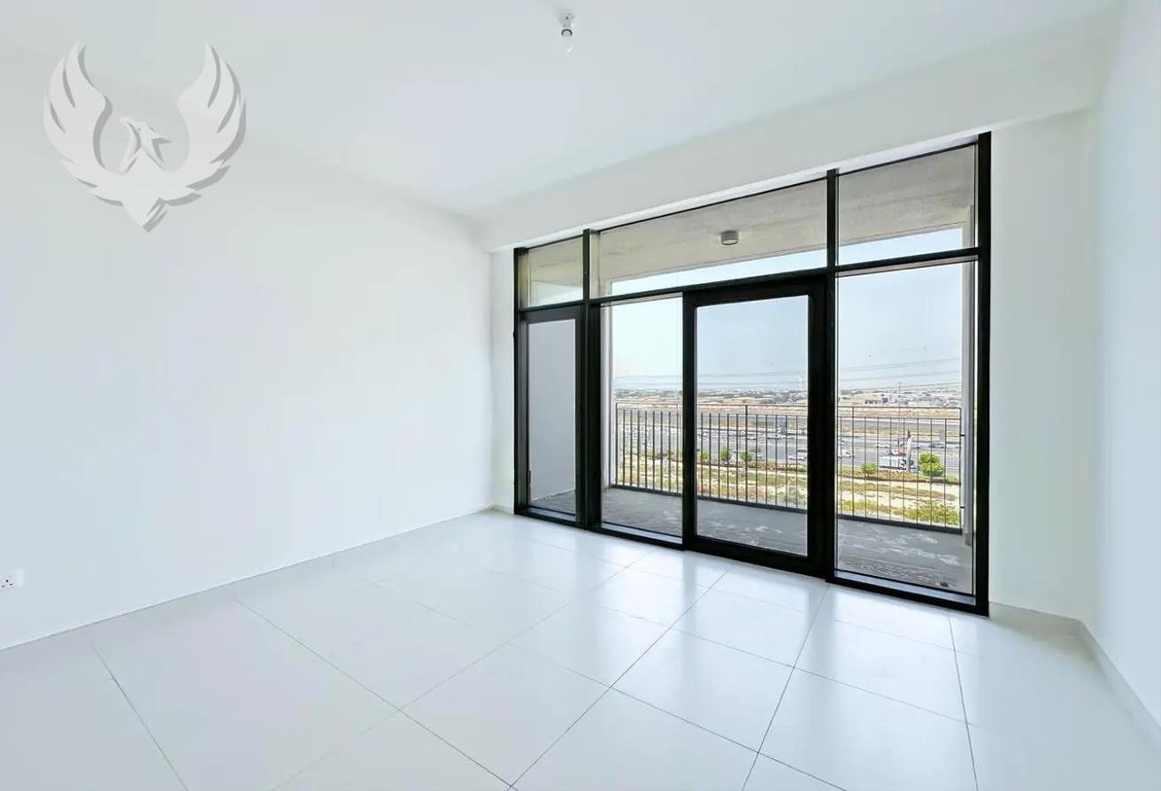 Vacant Mid October | Well Maintained photo 4
