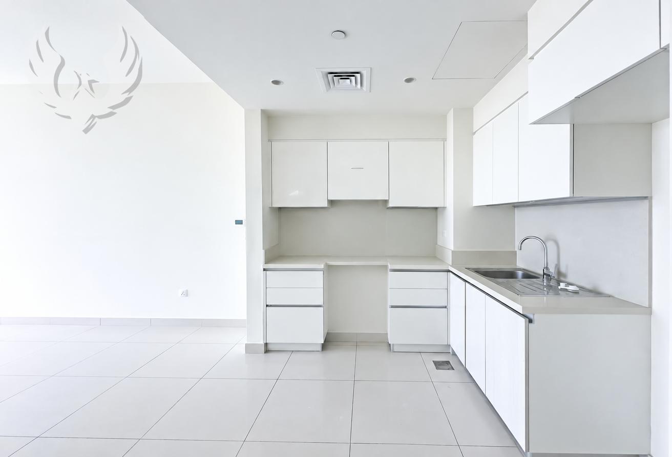 Vacant Mid October | Well Maintained photo 2