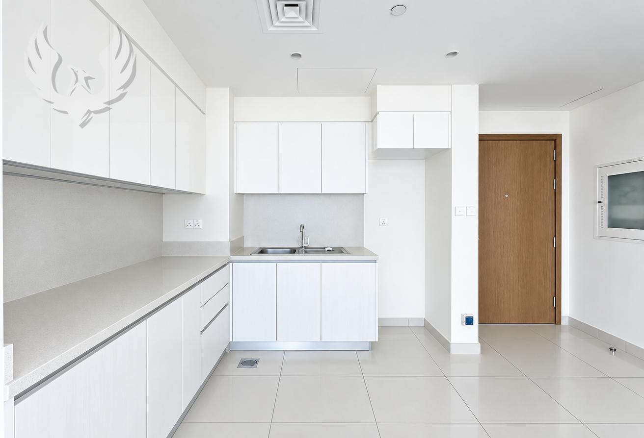 Vacant Mid October | Well Maintained photo 3