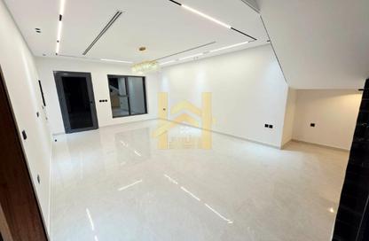 عمارة بالكامل - 7+ - 7+ للايجار في أم الثعوب - أم القيوين