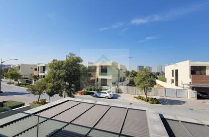 Villa - 3 Bedrooms - 4 Bathrooms for rent in Flora - Damac Hills - Dubai