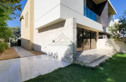 Villa - 3 Bedrooms - 4 Bathrooms for rent in Flora - Damac Hills - Dubai