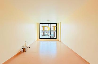 Apartment - Studio - 1 Bathroom for rent in Golden Sands 6 - Al Mankhool - Bur Dubai - Dubai