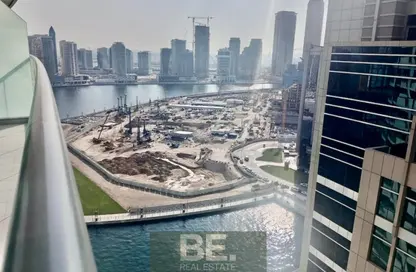 شقة - غرفة نوم - 2 حمامات للايجار في حافة الخليج - الخليج التجاري - دبي