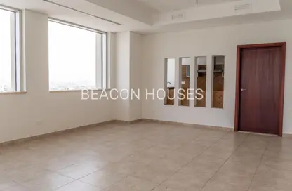 Apartment - 3 Bedrooms - 3 Bathrooms for rent in Emaar Tower B - Emaar Towers - Deira - Dubai