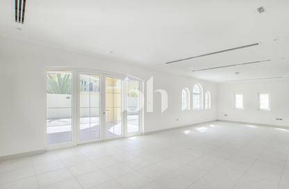 Villa - 3 - 4 for sale in District 7 - Jumeirah Park - Dubai Villa - 3 - 4 for sale in District 7 - Jumeirah Park - Dubai