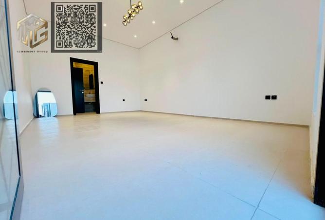128385768 - Property Image 2