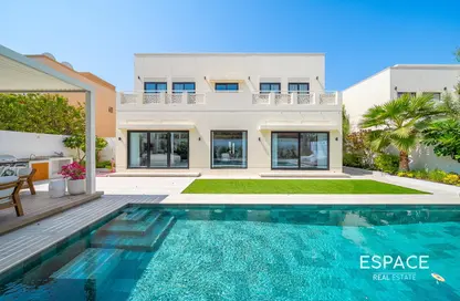 Villa - 5 Bedrooms - 4 Bathrooms for sale in Meadows 6 - Meadows - Dubai