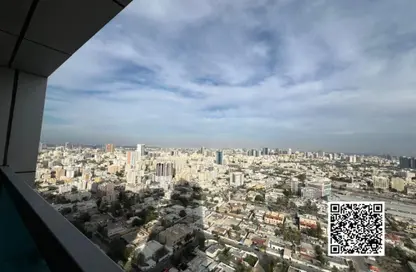 شقة - 2 غرف نوم - 4 حمامات للبيع في برج الكورنيش - طريق كورنيش عجمان - عجمان