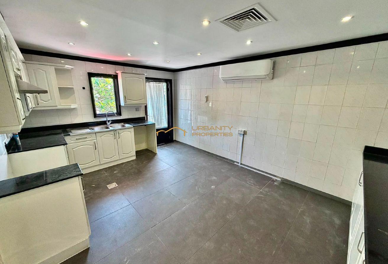 Spacious 4BR Ground Floor Villa | Prime Jumeirah 1 photo 17