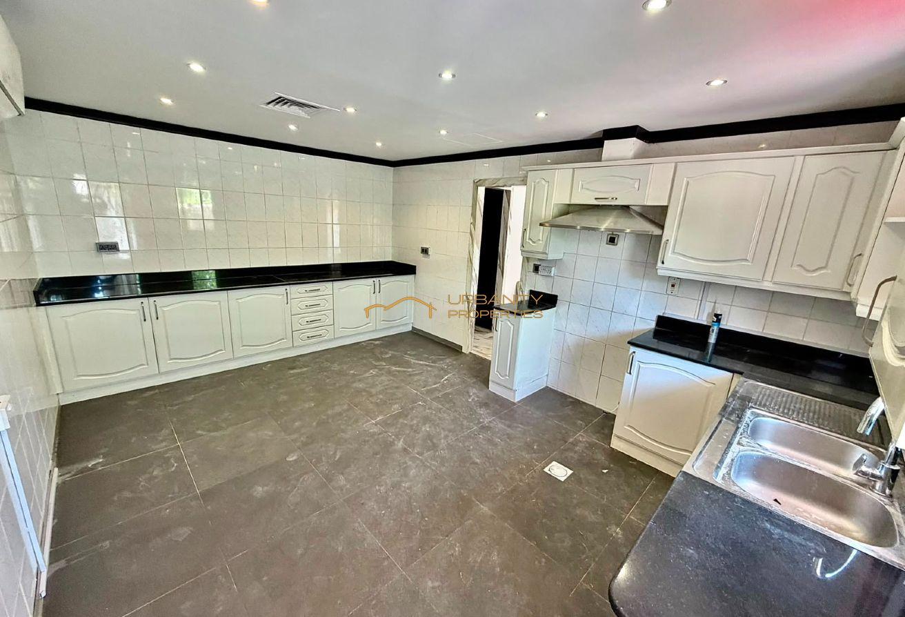 Spacious 4BR Ground Floor Villa | Prime Jumeirah 1 photo 18