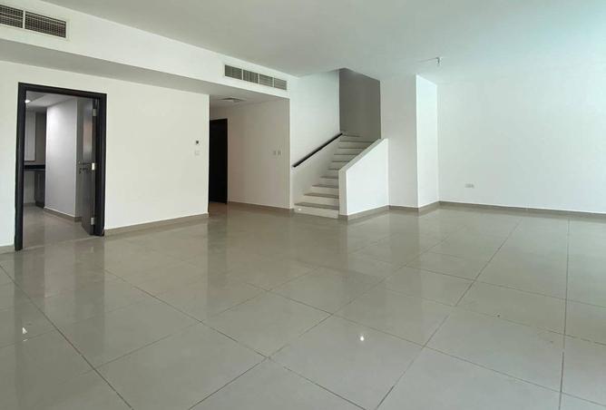 5-bed villa in Contemporary Style · Vacant — photo 2