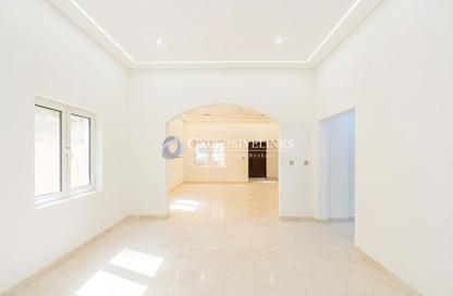 Villa - 5 Bedrooms - 4 Bathrooms for rent in The Villa - Dubai