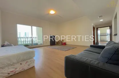 شقة - 2 غرف نوم - 2 حمامات للايجار في بلازا ريزيدنس - الضاحية 13 - قرية جميرا الدائرية - دبي