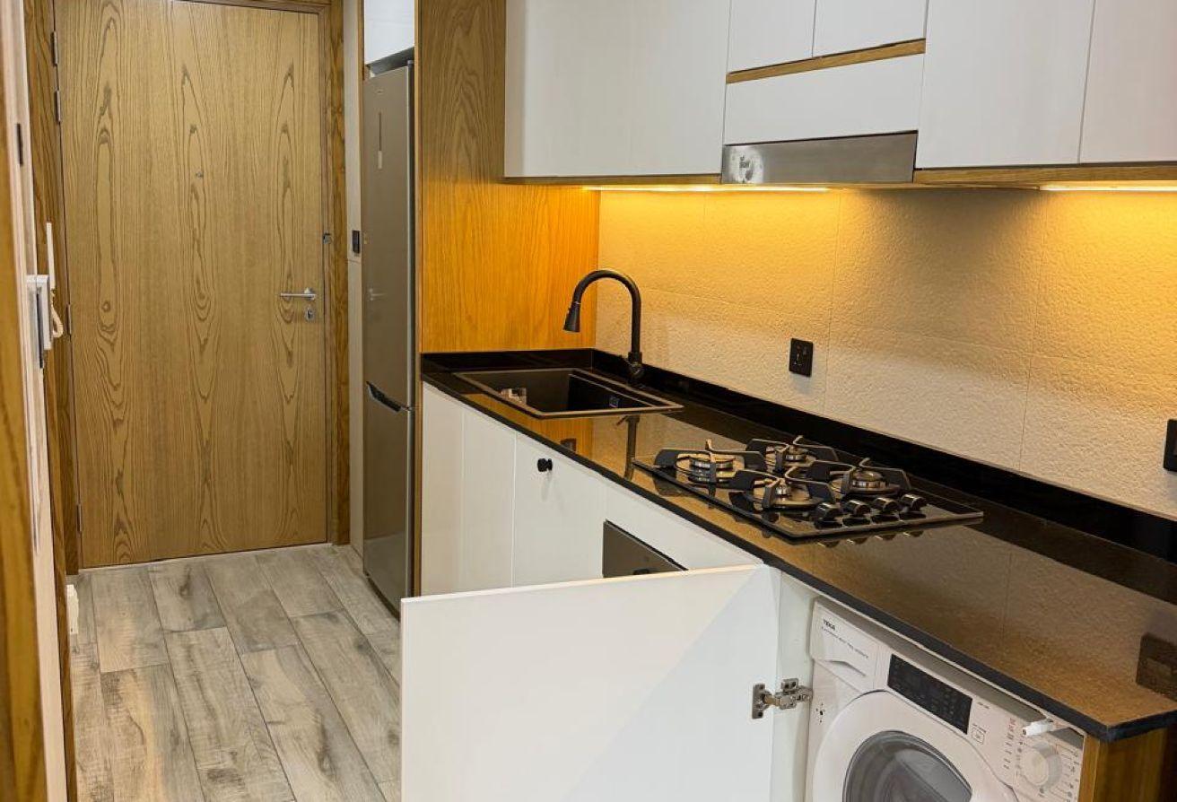 Renovated Modern Furnished Studio photo 5