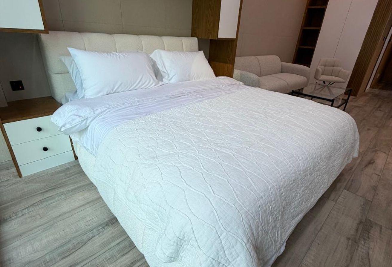 Renovated Modern Furnished Studio photo 16