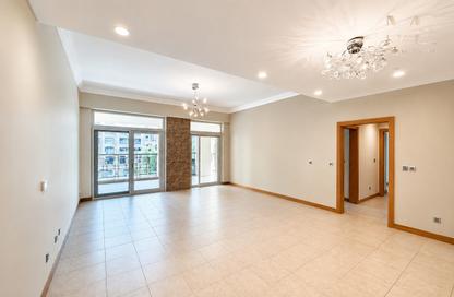 Apartment - 2 Bedrooms - 4 Bathrooms for rent in Al Anbara - Shoreline Apartments - Palm Jumeirah - Dubai