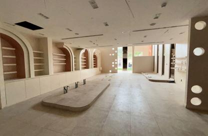 Shop - Studio - 1 for rent in Umm Suqeim 1 - Umm Suqeim - Dubai