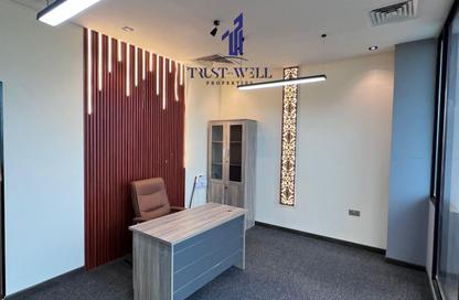 Business Centre - Studio - 5 Bathrooms for rent in Dar Al Salam Building - Corniche Road - Abu Dhabi