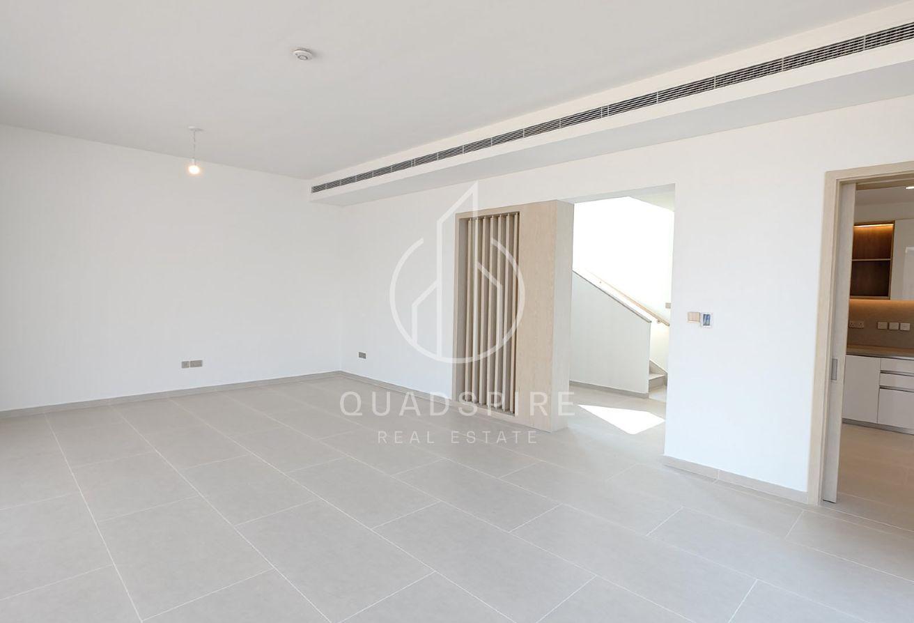Huge Plot | Corner Unit | Mins To Park | Brand New photo 6