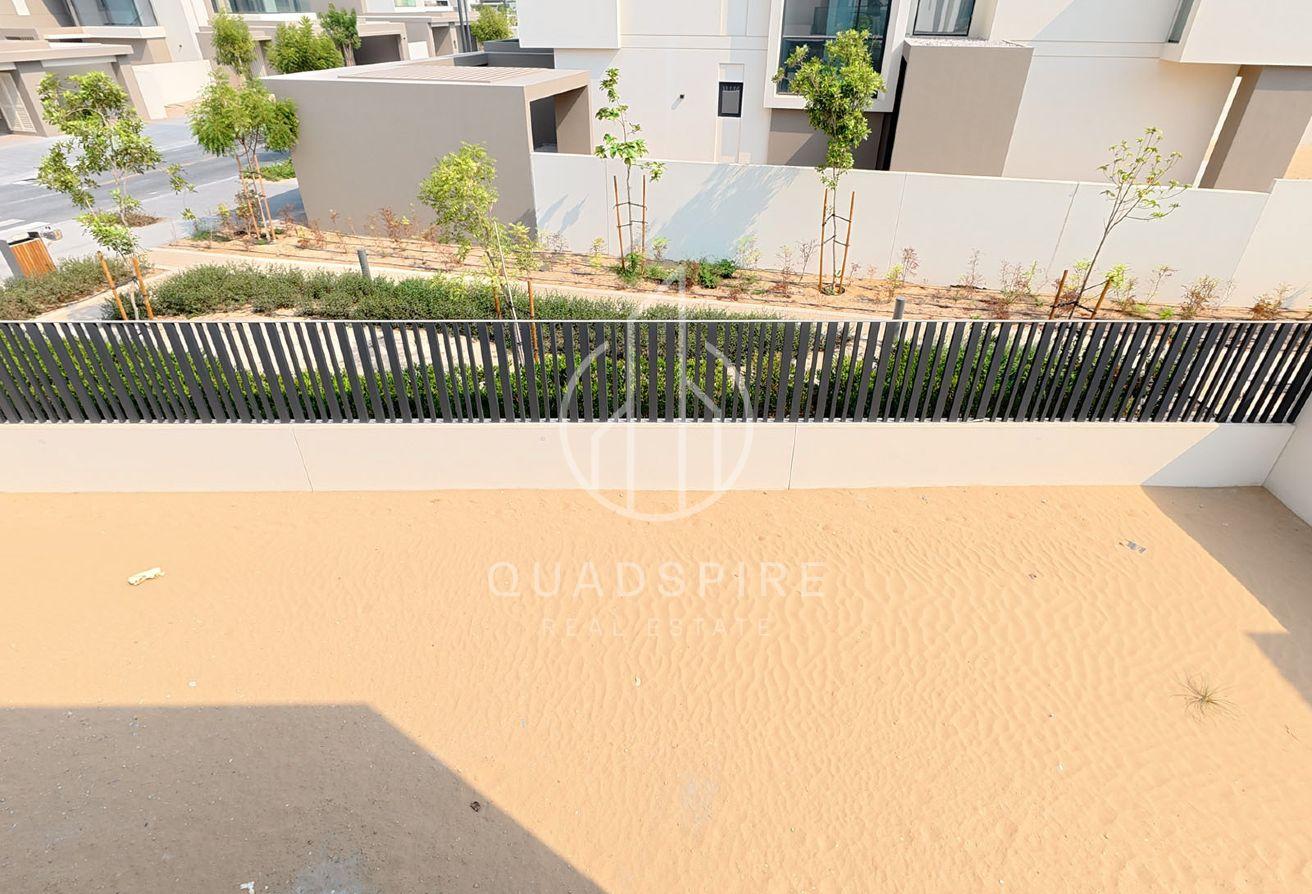 Huge Plot | Corner Unit | Mins To Park | Brand New photo 27