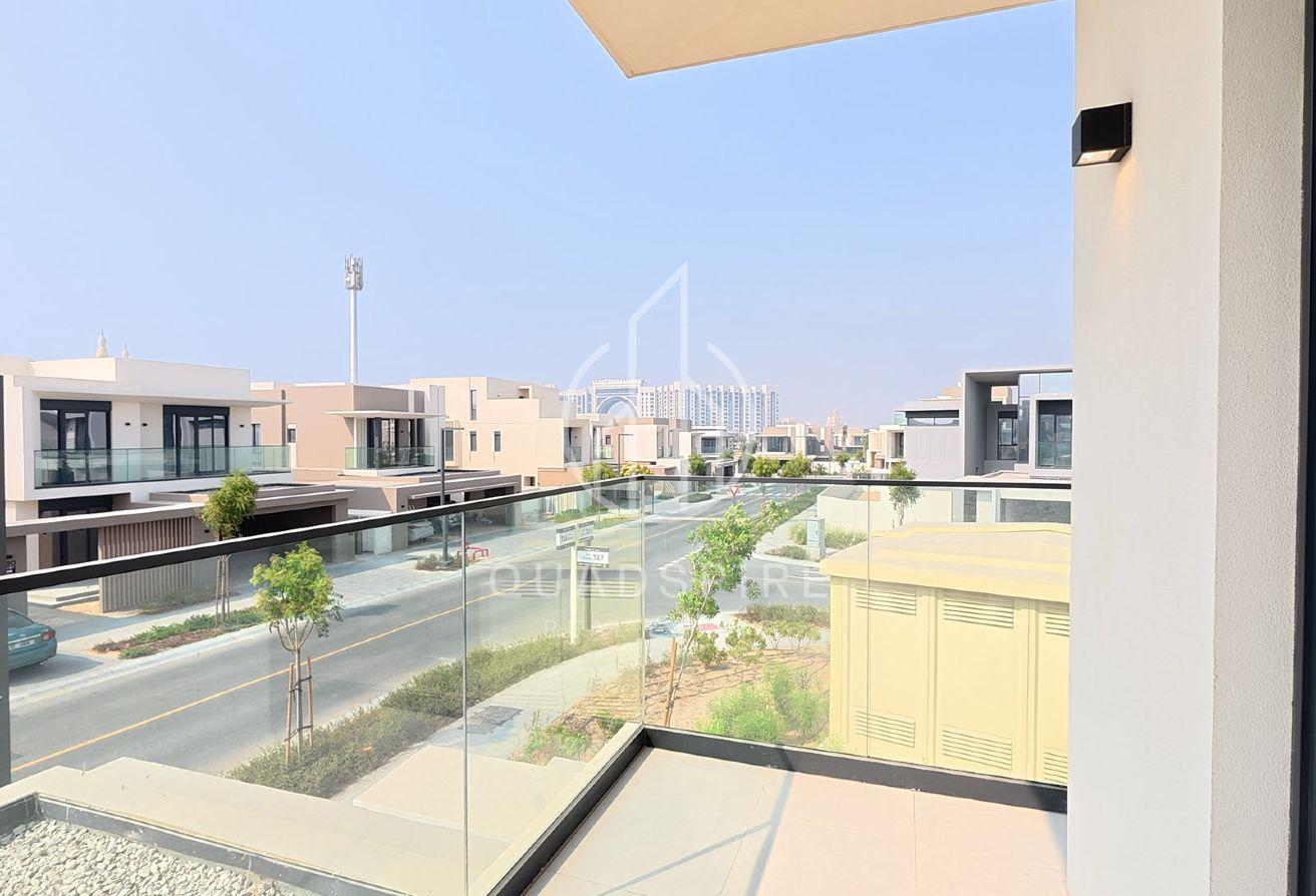 Huge Plot | Corner Unit | Mins To Park | Brand New photo 22