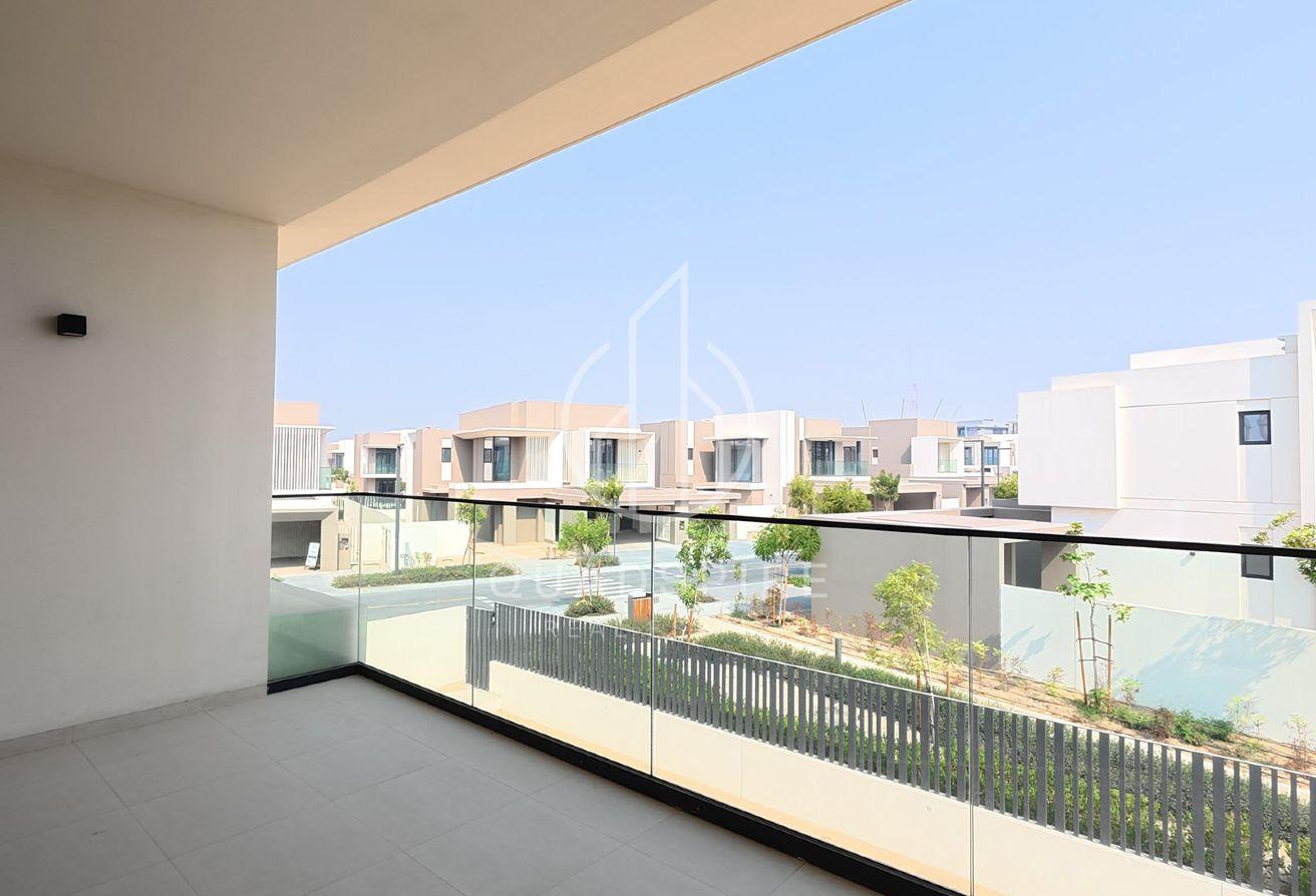 Huge Plot | Corner Unit | Mins To Park | Brand New photo 29