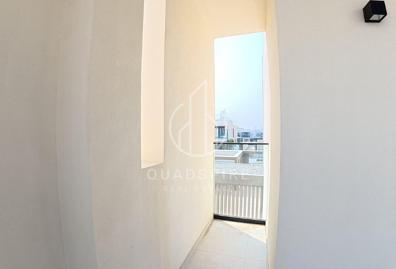Huge Plot | Corner Unit | Mins To Park | Brand New photo 24