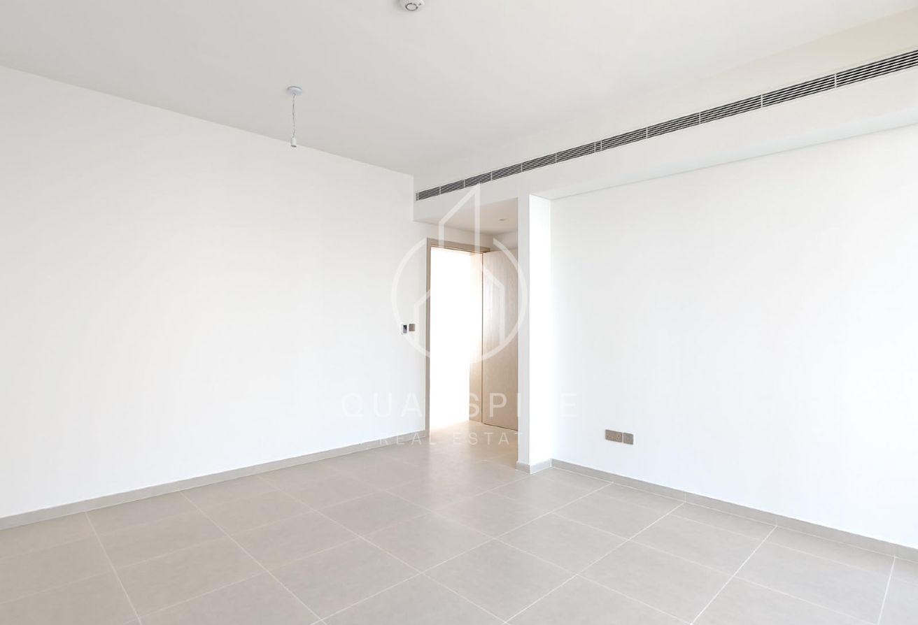 Huge Plot | Corner Unit | Mins To Park | Brand New photo 14