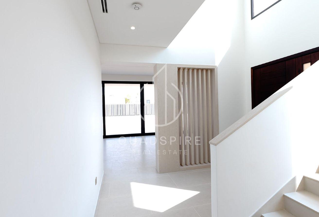Huge Plot | Corner Unit | Mins To Park | Brand New photo 10