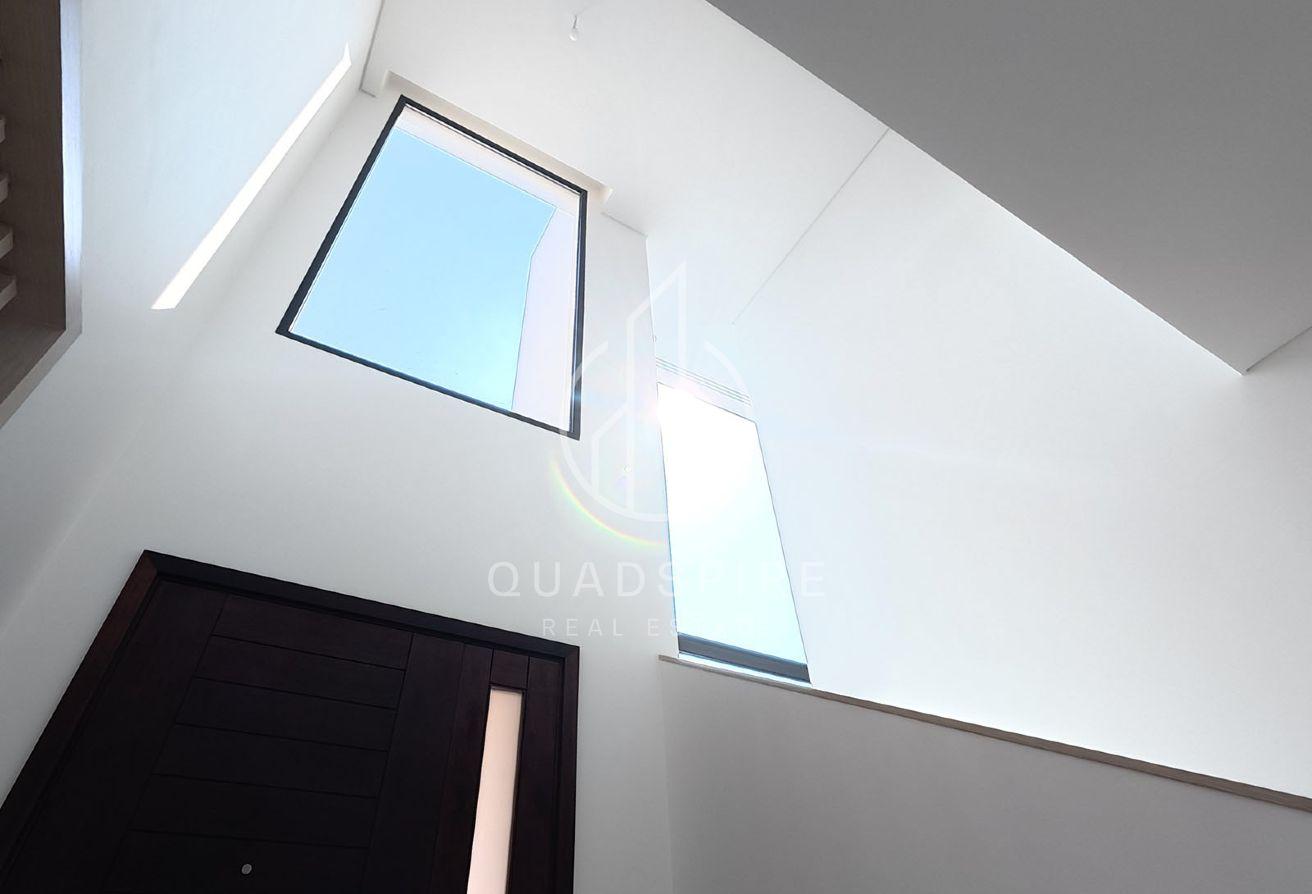 Huge Plot | Corner Unit | Mins To Park | Brand New photo 9