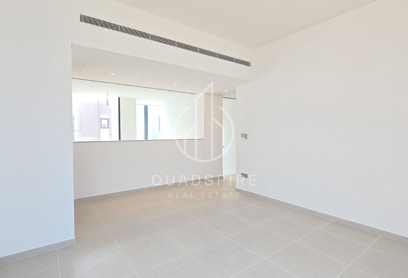 Huge Plot | Corner Unit | Mins To Park | Brand New photo 7