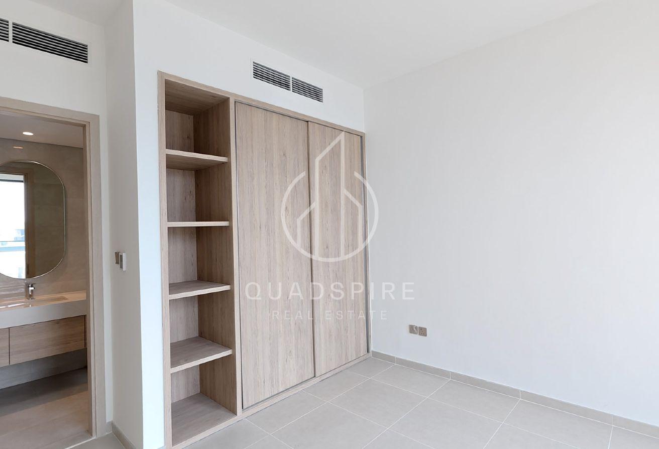 Huge Plot | Corner Unit | Mins To Park | Brand New photo 15