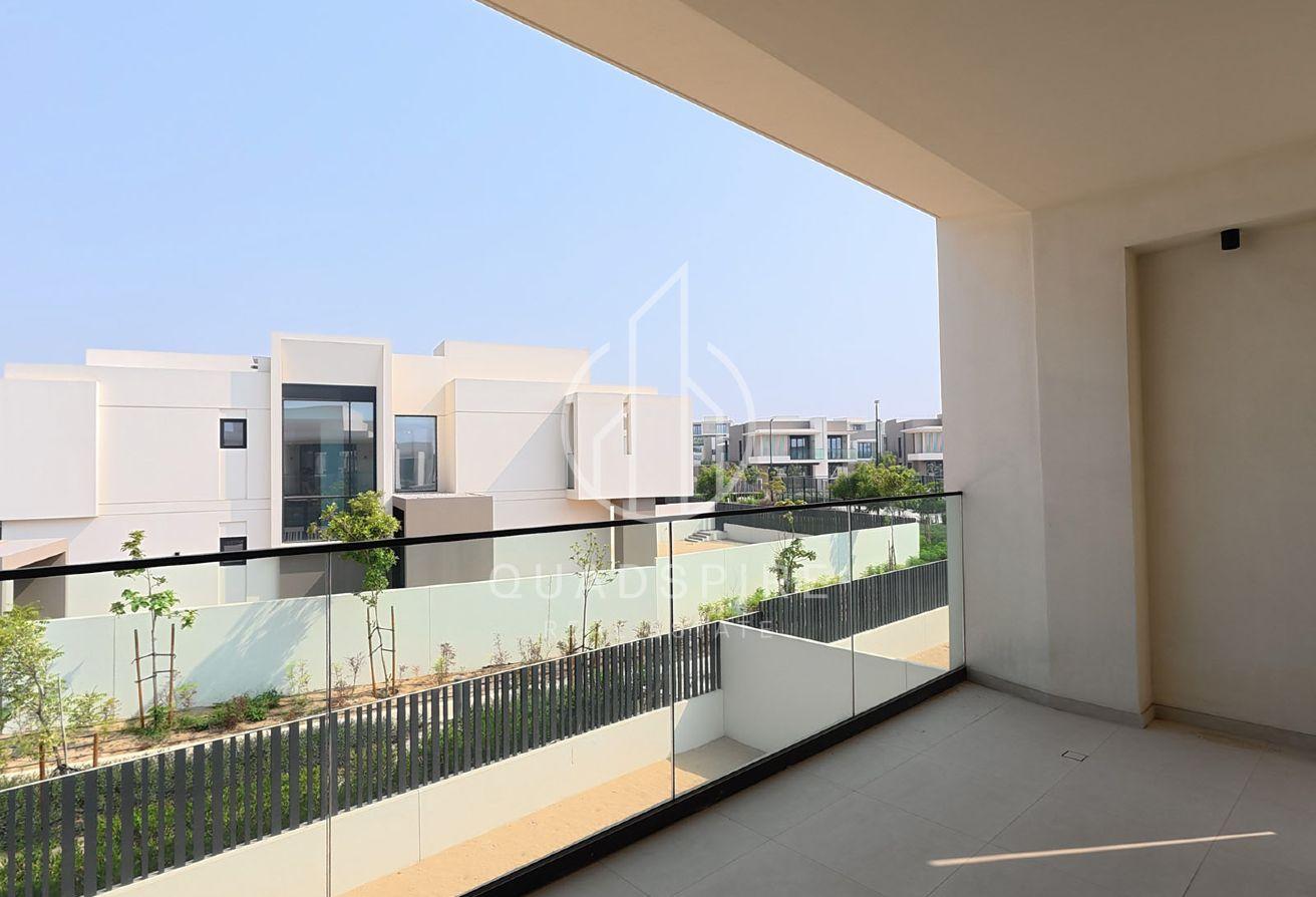 Huge Plot | Corner Unit | Mins To Park | Brand New photo 30