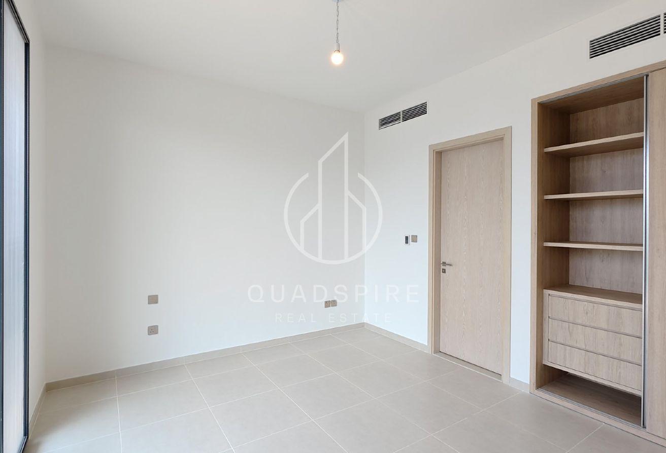Huge Plot | Corner Unit | Mins To Park | Brand New photo 16
