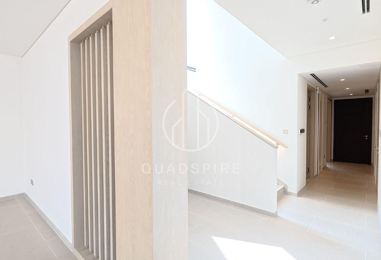 Huge Plot | Corner Unit | Mins To Park | Brand New photo 13