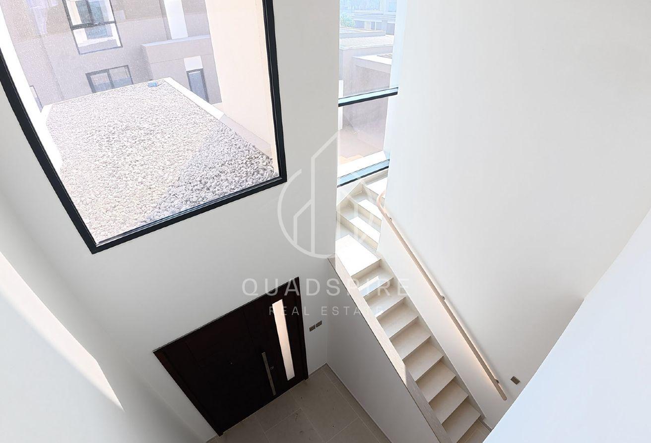 Huge Plot | Corner Unit | Mins To Park | Brand New photo 12