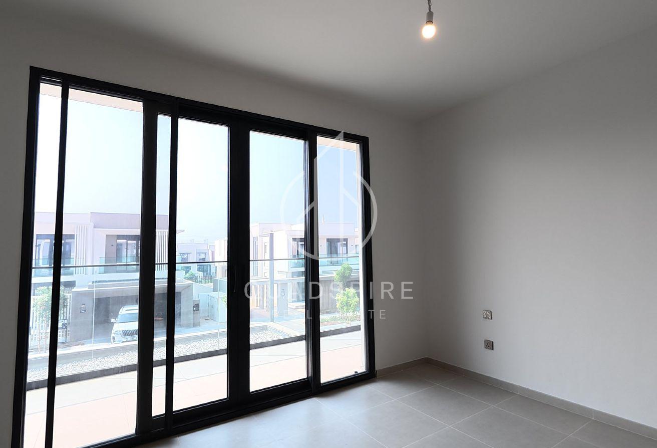 Huge Plot | Corner Unit | Mins To Park | Brand New photo 26