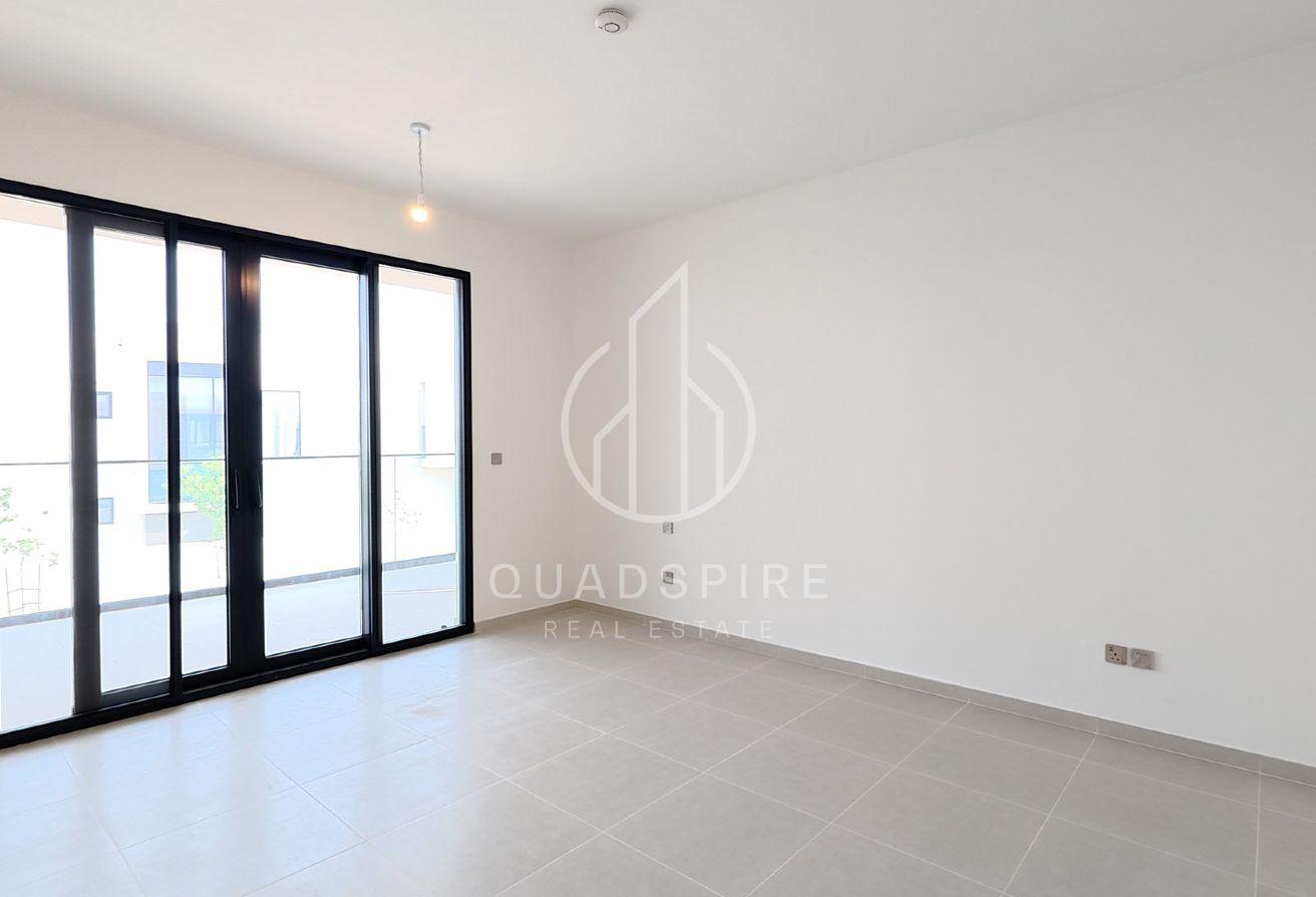 Huge Plot | Corner Unit | Mins To Park | Brand New photo 17